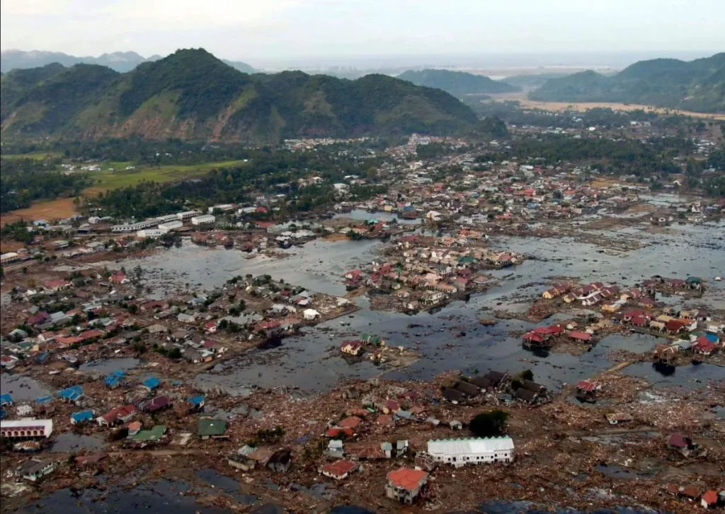 Οι 10 πιο ισχυροί σεισμοί στην ιστορία της Γης 3 A-village-after-2004-Indian-Ocean-Tsunami